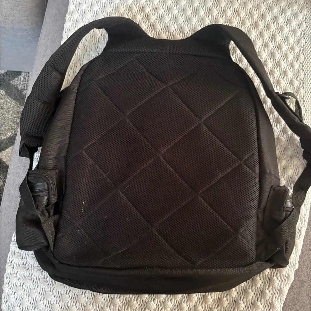 Kenneth Cole Reaction Manhattan Commuter Slim Backpack 16